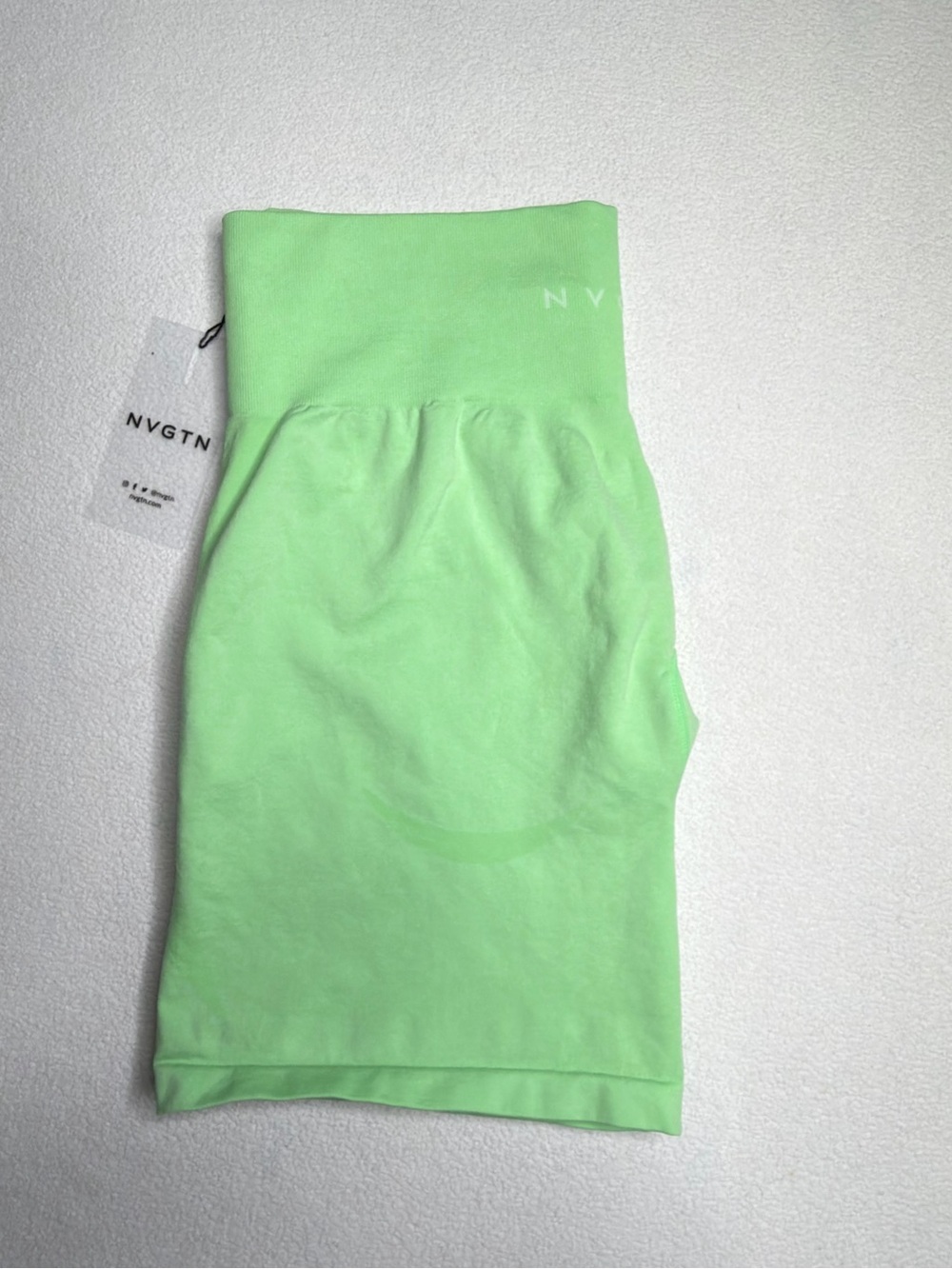 ✨NWT✨NVGTN Mid Rise Contour Seamless Shorts•💚Pistachio - Picture 8 of 15